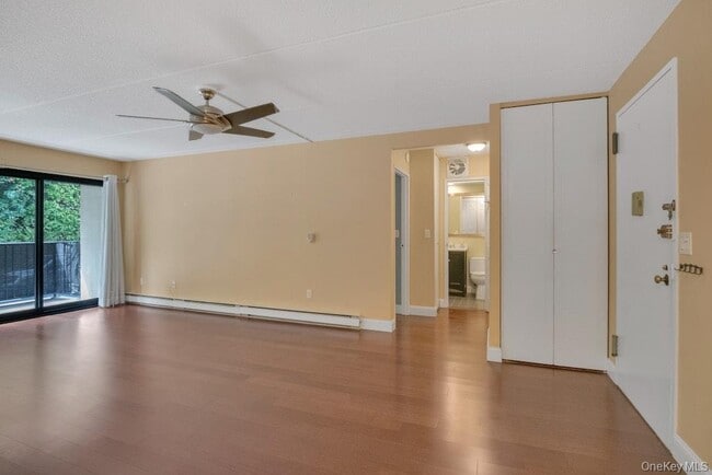 Building Photo - 128 Colonial Pkwy
