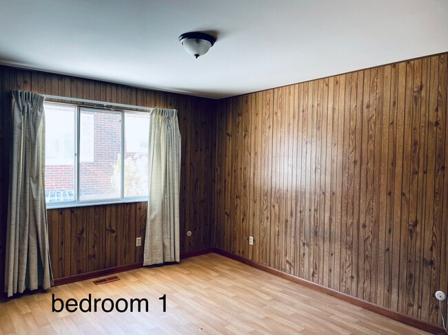 Building Photo - 1008 Broadview Blvd
