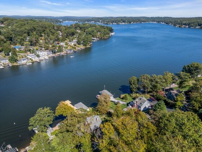 Building Photo - 363 Lakeside Blvd