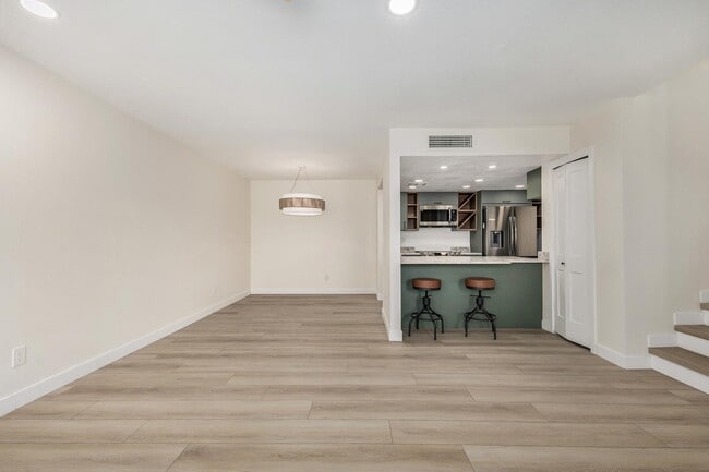 Building Photo - 222 W Brown Rd