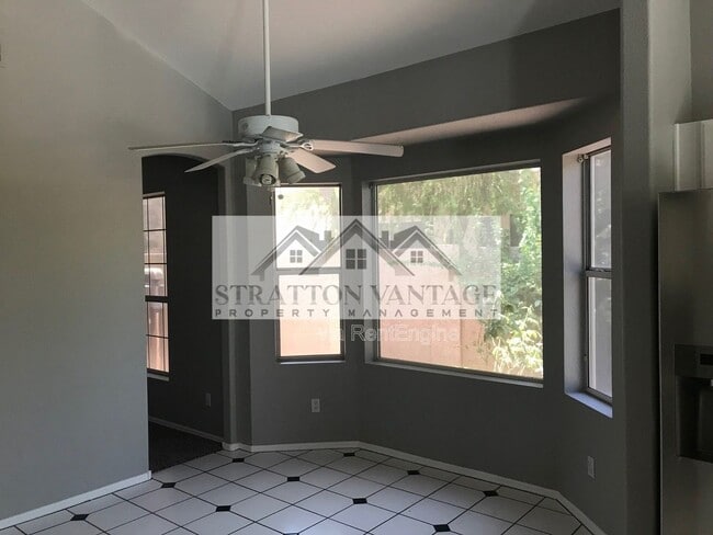 Building Photo - 4740 E Desert Ln