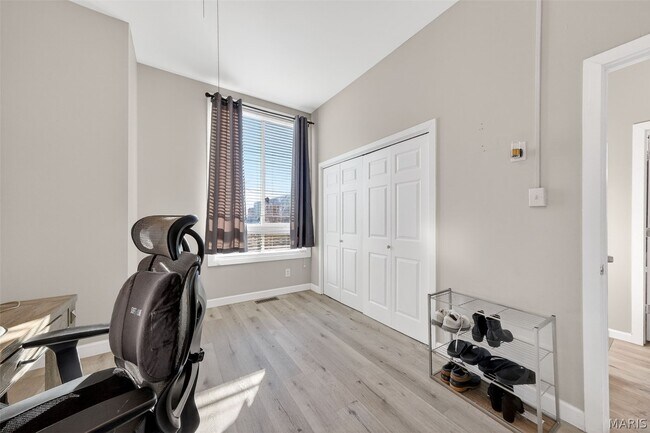 Building Photo - 28 Columbus Square Dr