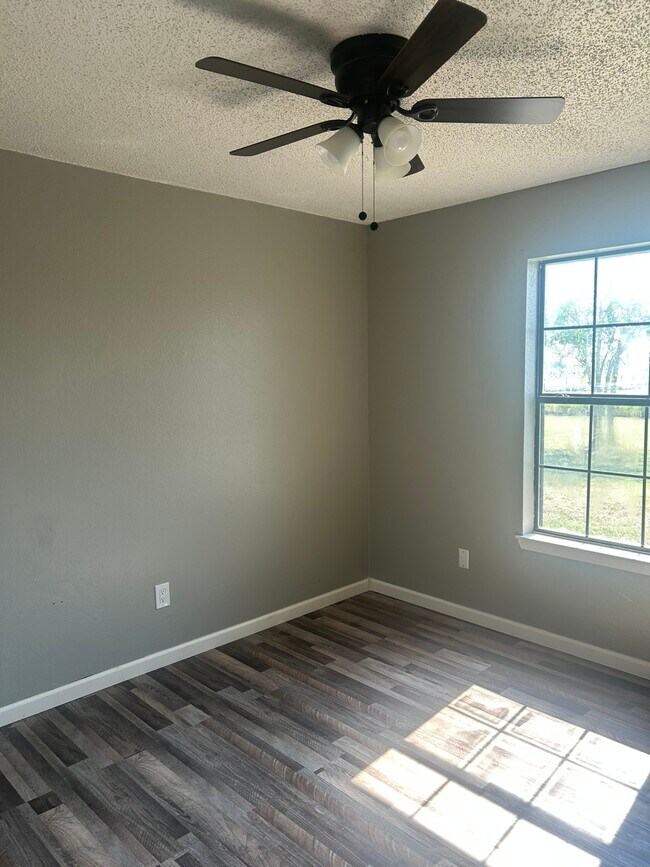 Building Photo - 339 S Pleasant Hill Rd