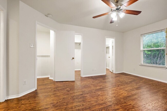 Building Photo - FRESHLY PAINTED  |  OPEN CONCEPT  |  NEAR SCHOOLS & SHOPPING