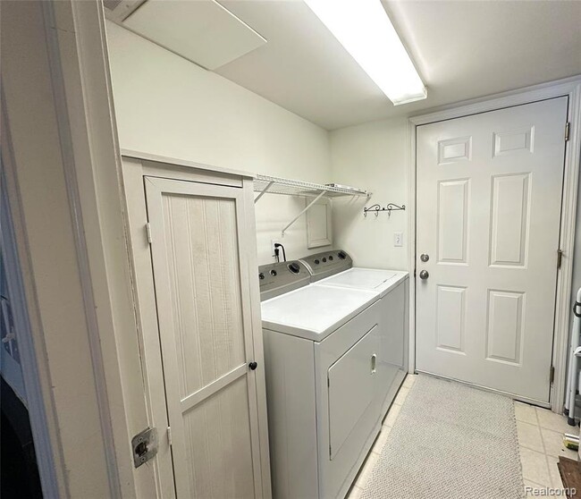 Building Photo - 149 S Vista