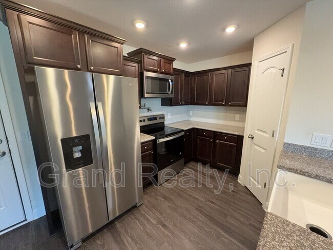 Building Photo - 5033 Peach Dr