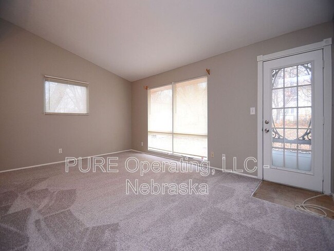 Building Photo - 8624 Templeton Dr