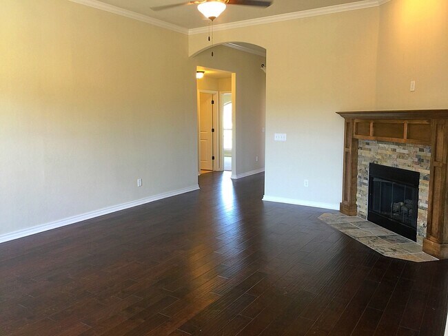 Building Photo - 3 Bed/2 Bath Home in The Grove-Community P...