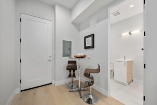 Building Photo - 25 Highland Ave