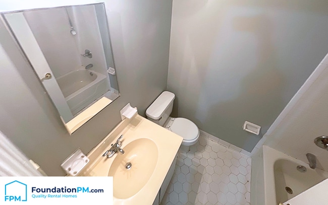 Building Photo - 1375 Adelaide St