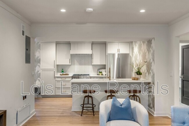 Building Photo - 7 Logan St