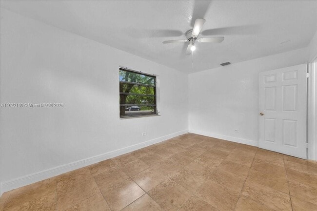Building Photo - 6221 SW 35th St