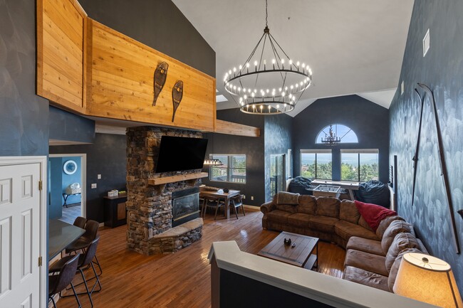 Building Photo - 8120 Stonegate Dr