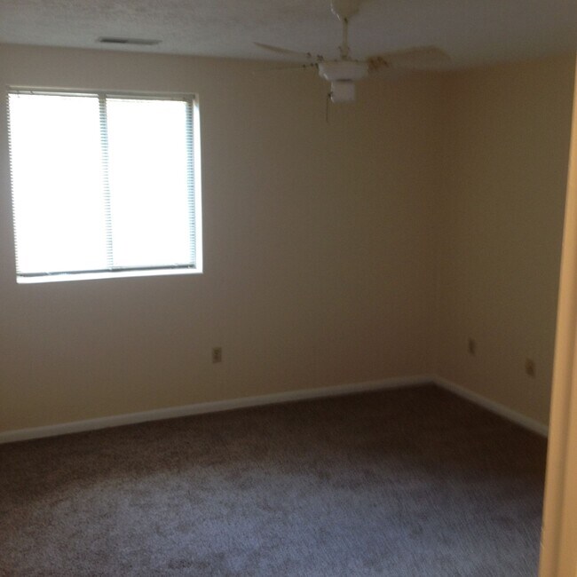 Building Photo - Great 1BR/1BA Unit in Turtle Creek