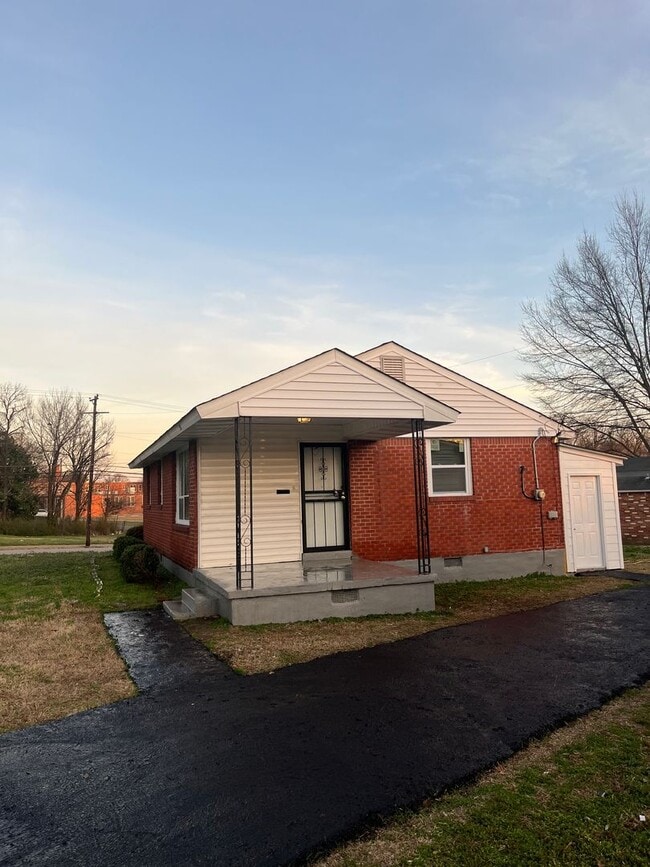 Building Photo - Newly updated 3-bedroom, 2-bath home - Open To Section 8
