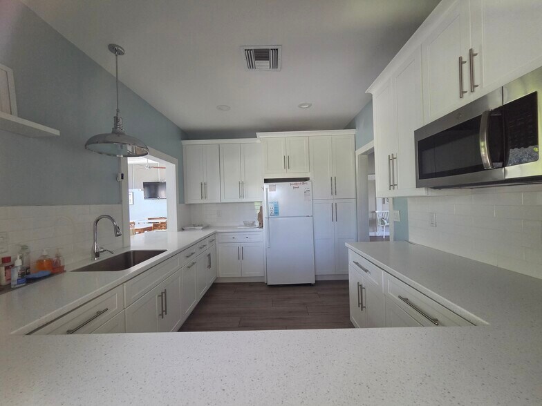 VOB/Bermuda Park Clubhouse Kitchen - 25727 Lake Amelia Way