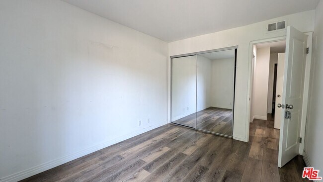 Building Photo - 1696 Palisades Dr