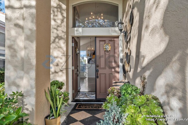 Building Photo - 2927 Sorrento Way