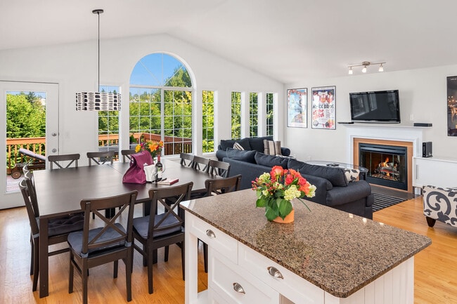 Building Photo - 1612 26th Ave