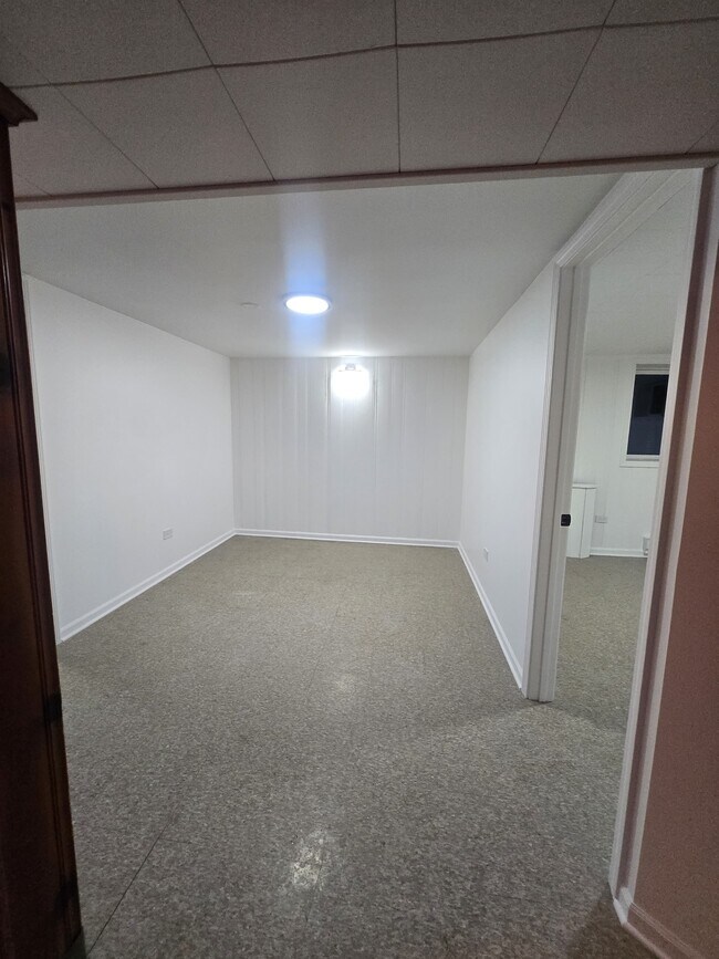 Building Photo - 70 N Laverne Ave