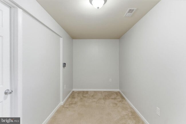 Building Photo - 37 Britania Ct