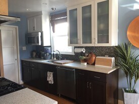 Building Photo - 701 Flower Ave