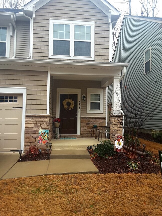 Building Photo - Liberty Crossing