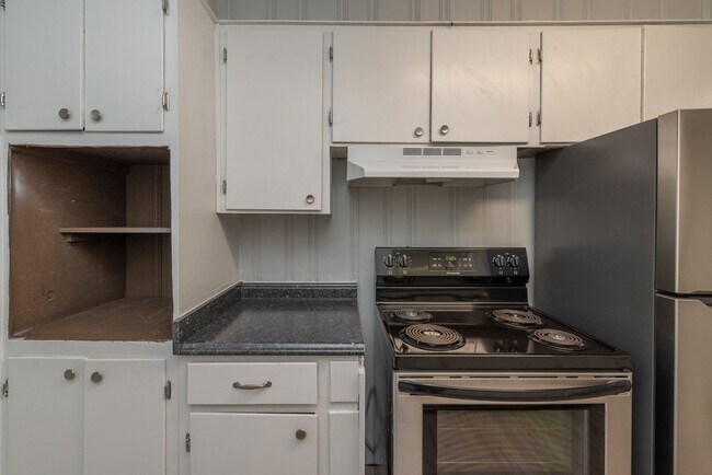 Building Photo - Freshly Updated 3BR with New LVP Flooring, Energy-Efficient Windows & Spacious Fenced Backyard