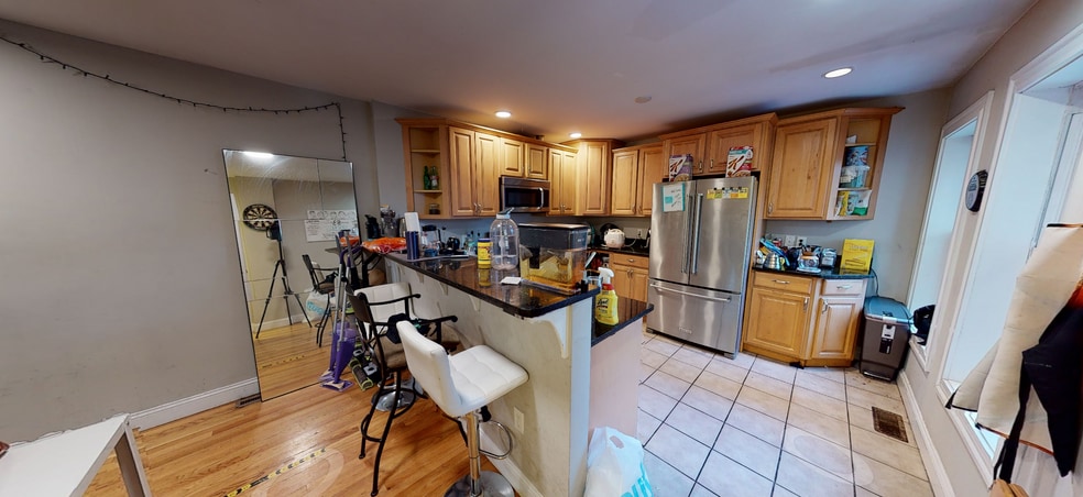 Building Photo - 83 Windsor St