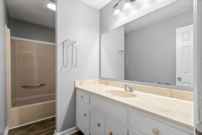 Building Photo - Lovely home on beautiful wooded corner lot