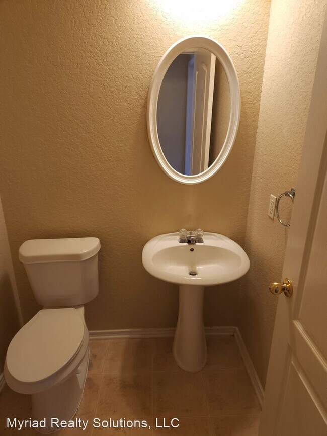Building Photo - 4 br, 3.5 bath House - 21215 Encino Ash