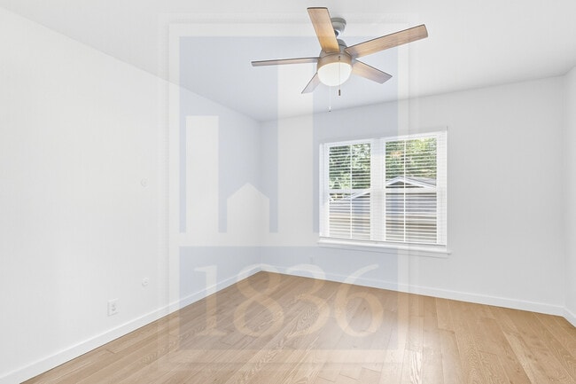 Building Photo - 1705 Deerfield Dr