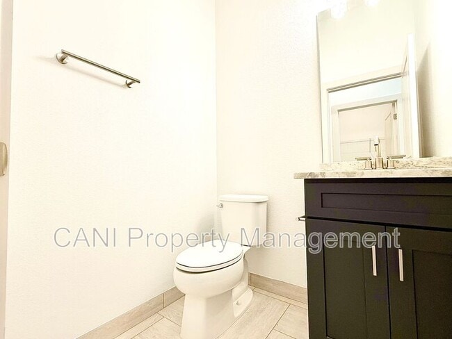 Building Photo - 728 Ellwood Ave