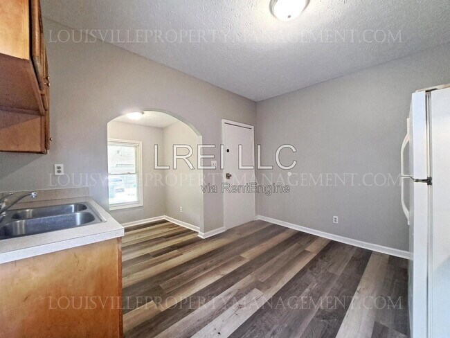 Building Photo - 2215 7th Street Rd