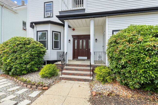 Building Photo - 170 Highland Ave
