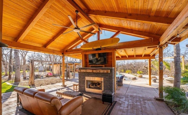Building Photo - A Private Oasis with Unmatched Amenities 4...