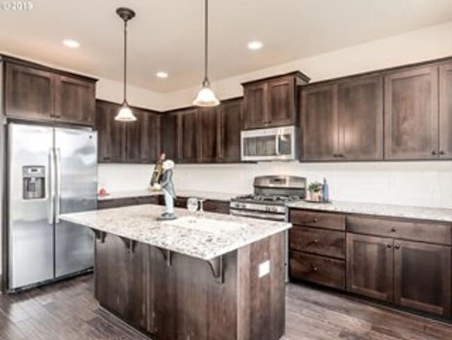 Building Photo - 4 Bedroom Home on Quiet Street w/Office on Main Level!