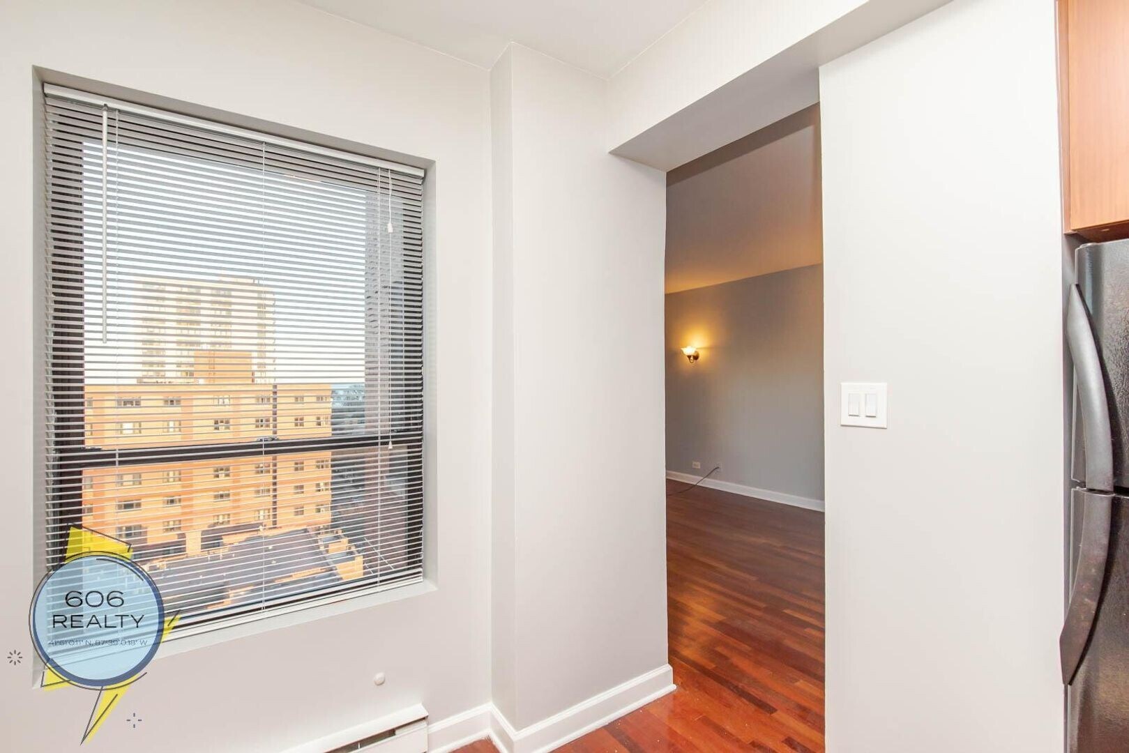 Building Photo - 734 W Bittersweet Pl