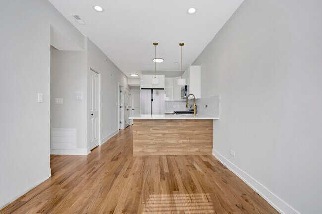 Building Photo - 2350 S Leavitt St
