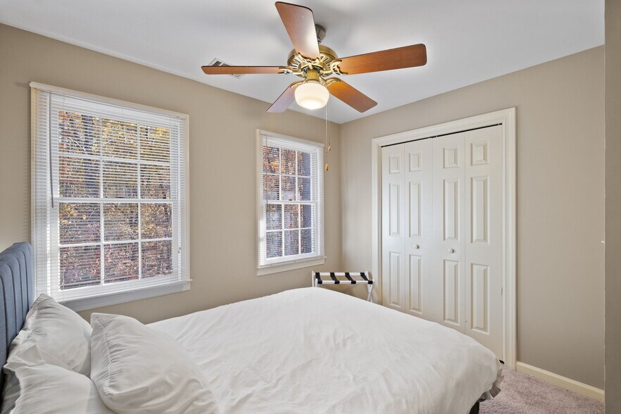 Building Photo - 2293 Camden Dr SW