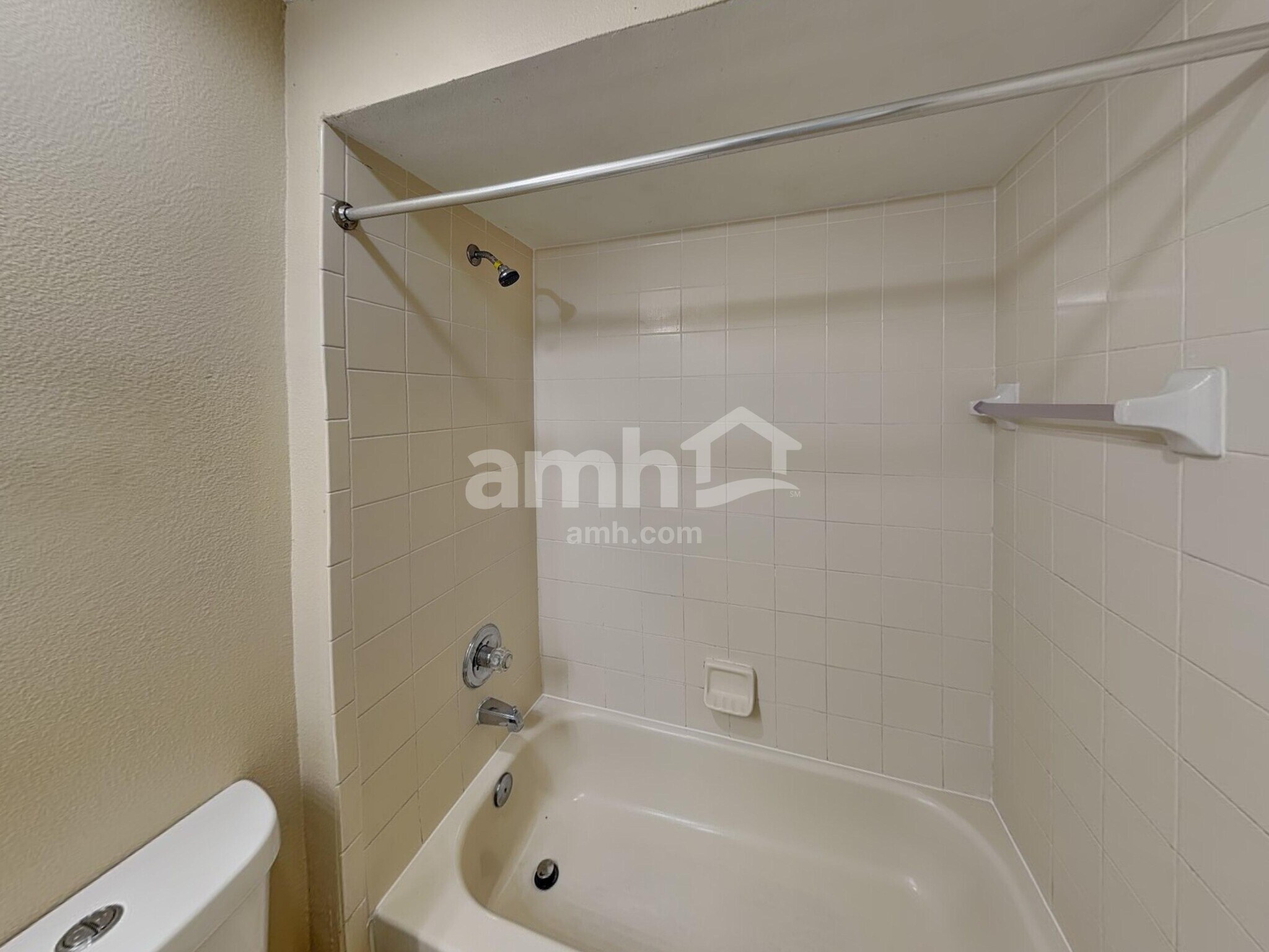 Building Photo - 2600 Deck Ave