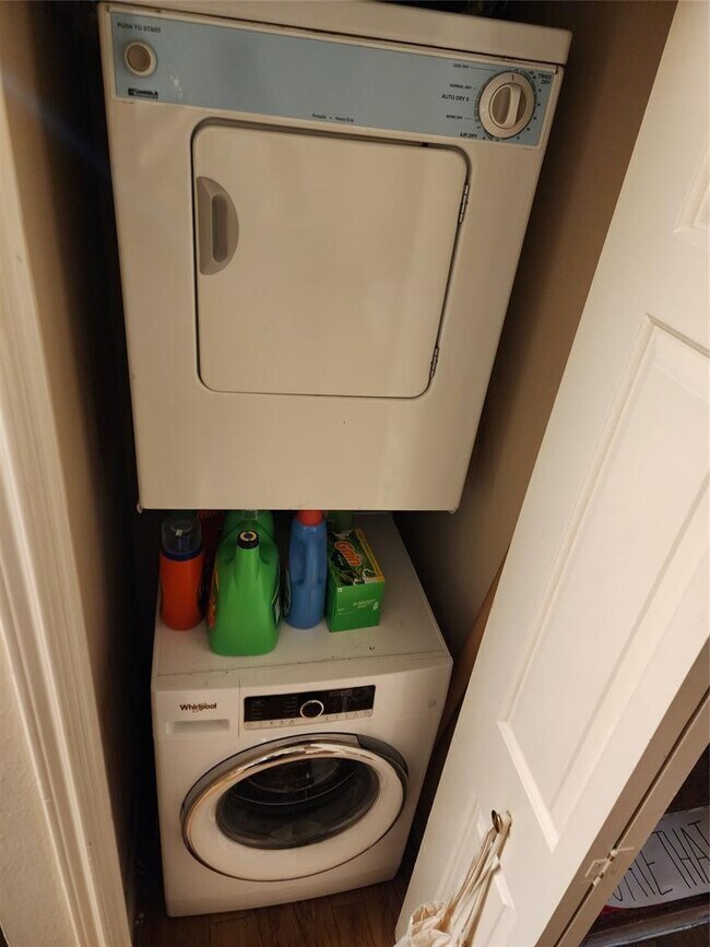 Building Photo - 2414 Longview St