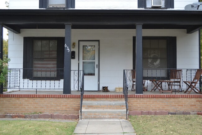 Building Photo - Court St Duplex