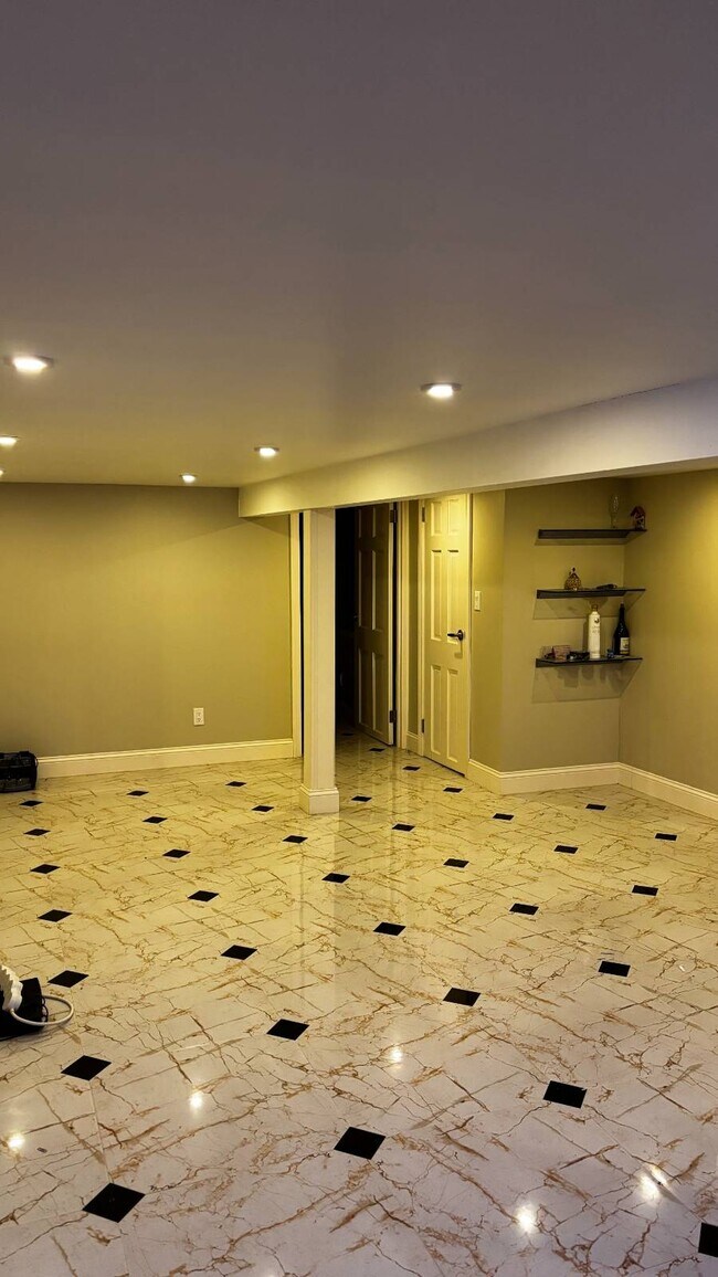 Building Photo - 86-08 144th St