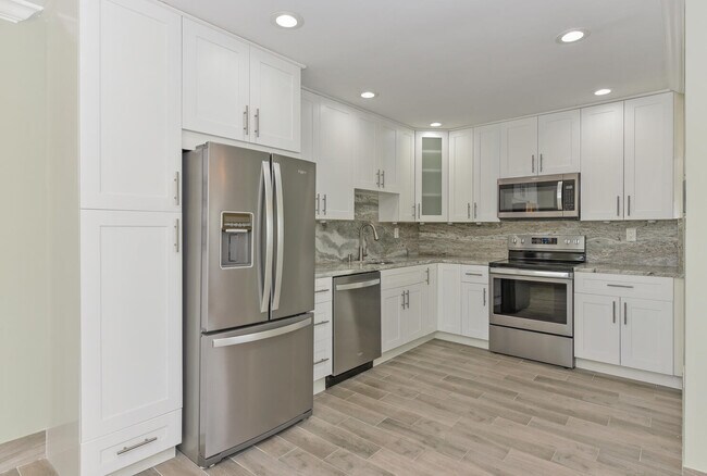 Building Photo - 864 Normandy R