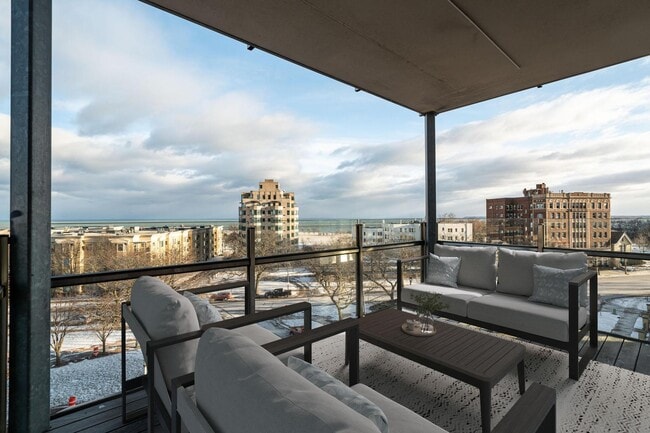 Building Photo - 1313 N Franklin Pl