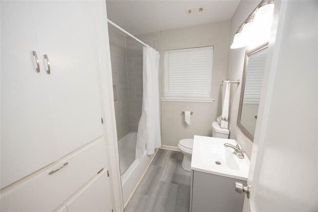 Building Photo - 2058 Woodley Rd