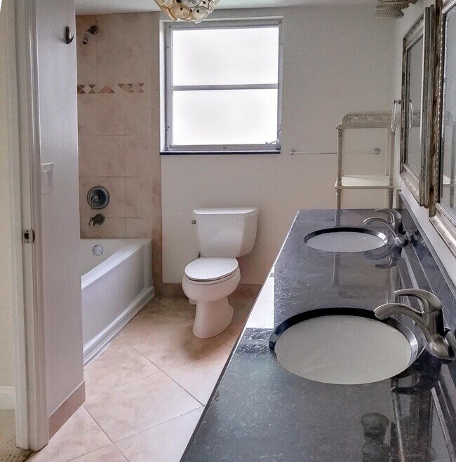 Building Photo - 3091 N Course Dr