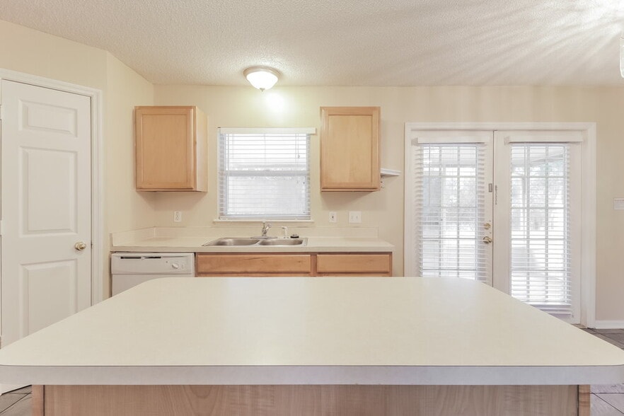 Building Photo - 12466 Woodbury Cove Dr