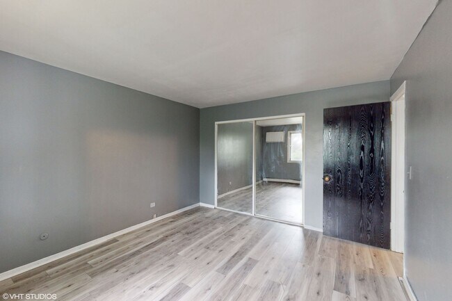 Building Photo - 2432 Waterbury Dr